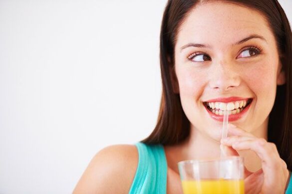 Satisfeitos cos resultados da dieta de bebida, nenas