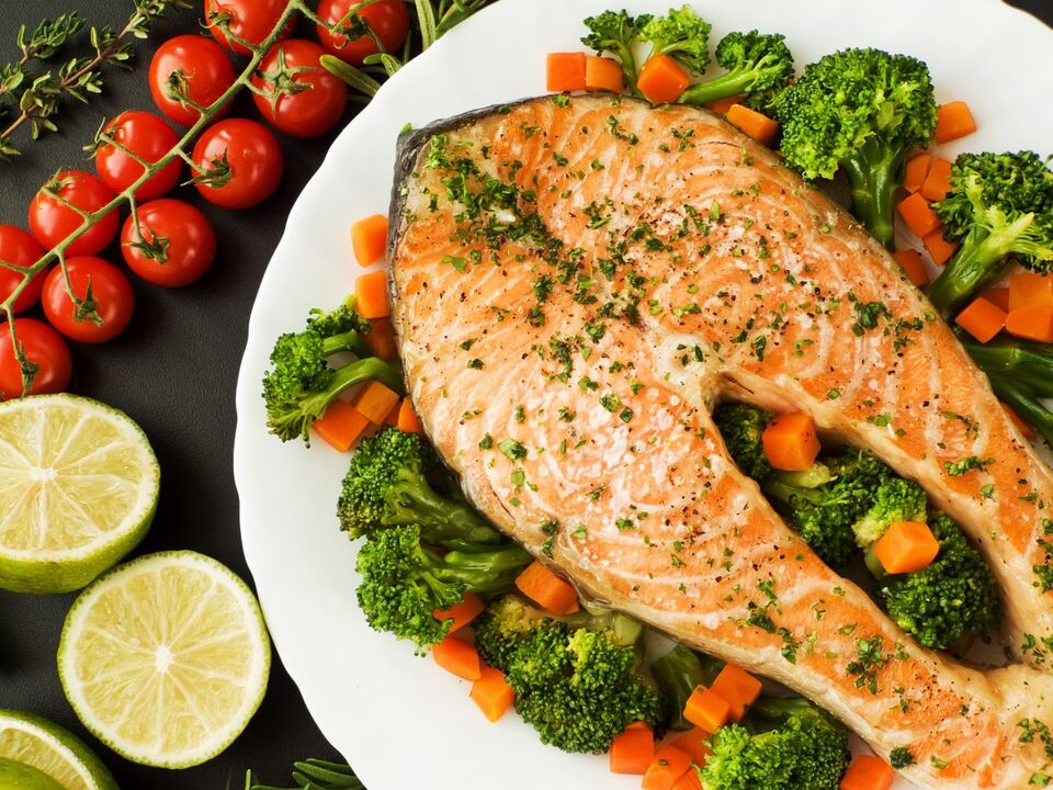 O peixe ao forno con verduras é unha excelente opción para xantar para adelgazar