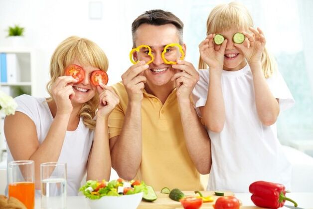 A familia come verduras para a gastrite