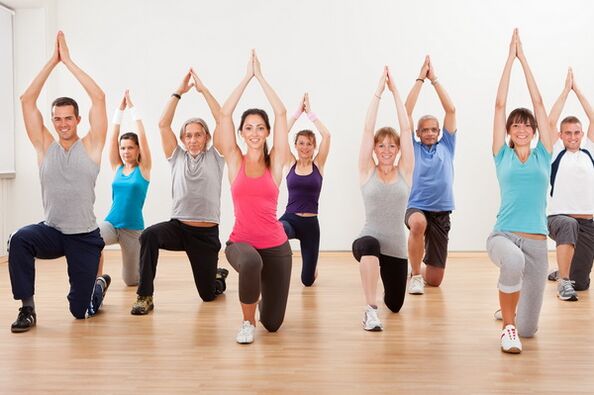 O ioga clásico para principiantes apréndese mellor nas clases en grupo